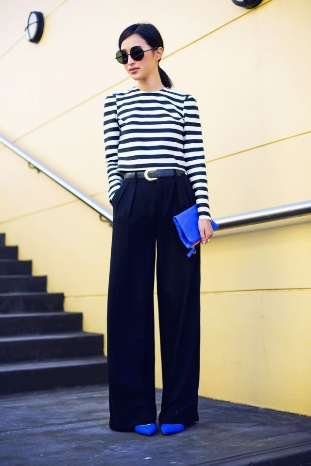 Szerokie spodnie i bluzka w paski tworzą fajny look w marynarskim stylu (źródło: pinterest)