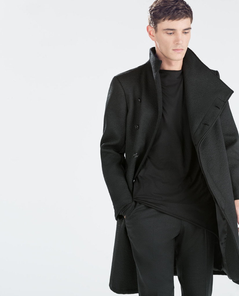 Płaszcz męski w kolorze czerni (źródło: zara.com)